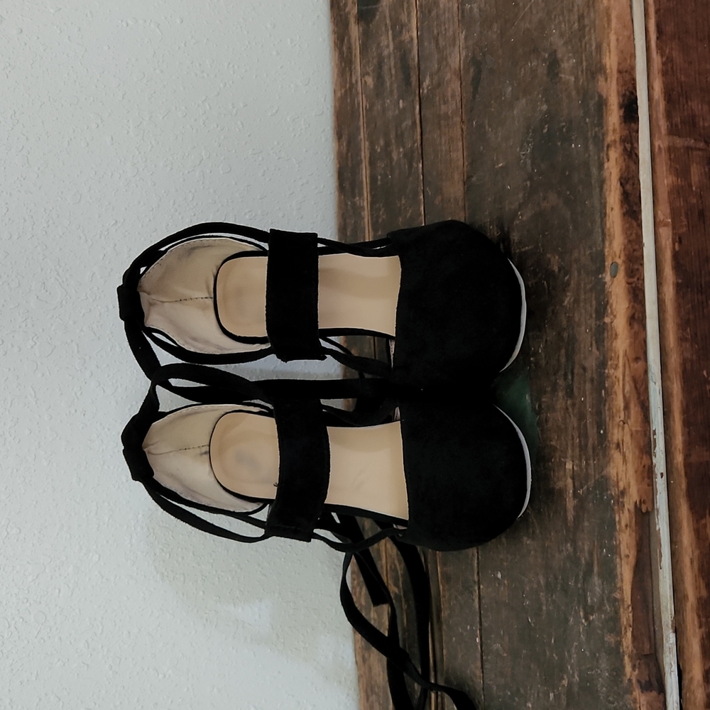 Heels - Picture 4 of 5